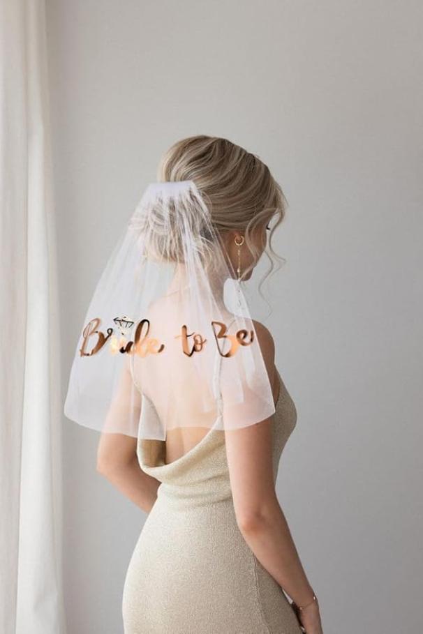 Velo da Sposa 'Bride to Be' u2013 Accessorio Elegante per Addio al Nubilato u2013 Velo Bianco con Pettine