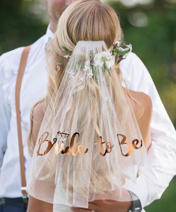 Velo da Sposa 'Bride to Be' u2013 Accessorio Elegante per Addio al Nubilato u2013 Velo Bianco con Pettine